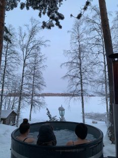 Hot tub by the lake